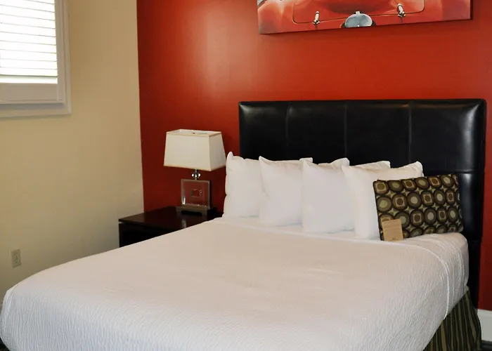 Carriage House Hotel