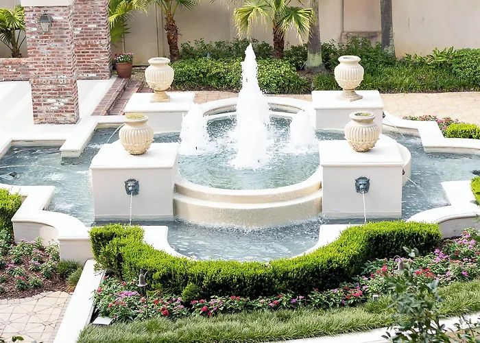 Carriage House Hotel