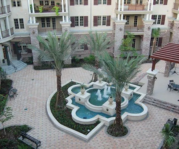 Carriage House Hotel