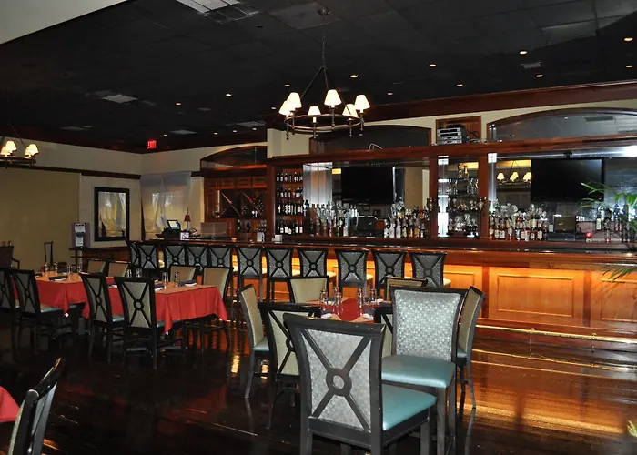 Carriage House Hotel 3*